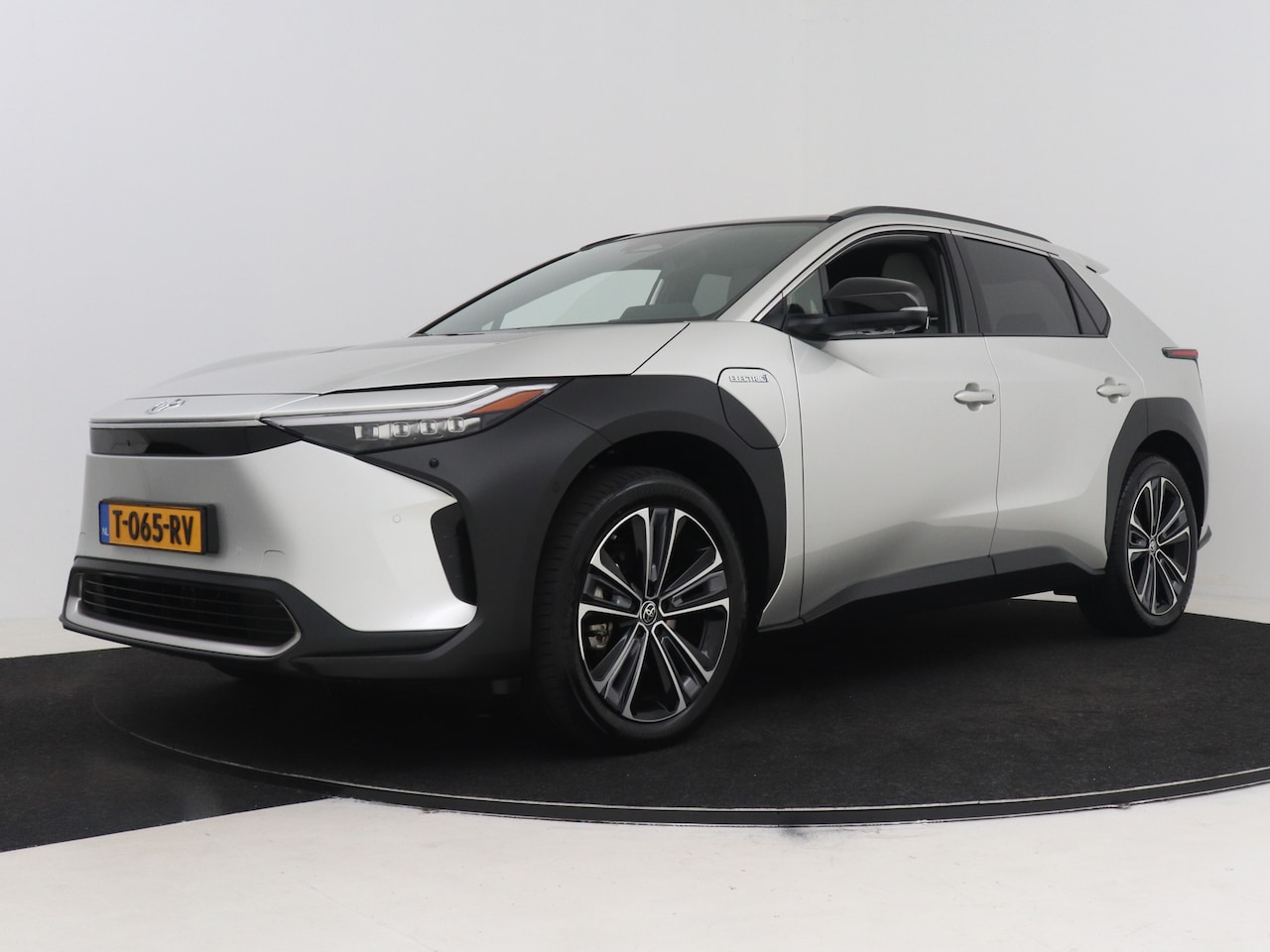 Toyota bZ4X - Premium 4WD 71 kWh Premium 4WD 71 kWh - AutoWereld.nl