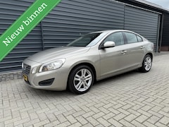 Volvo S60 - 1.6 T3 Kinetic 2e eigenaar Clima Cruise Navi dealer onderhouden