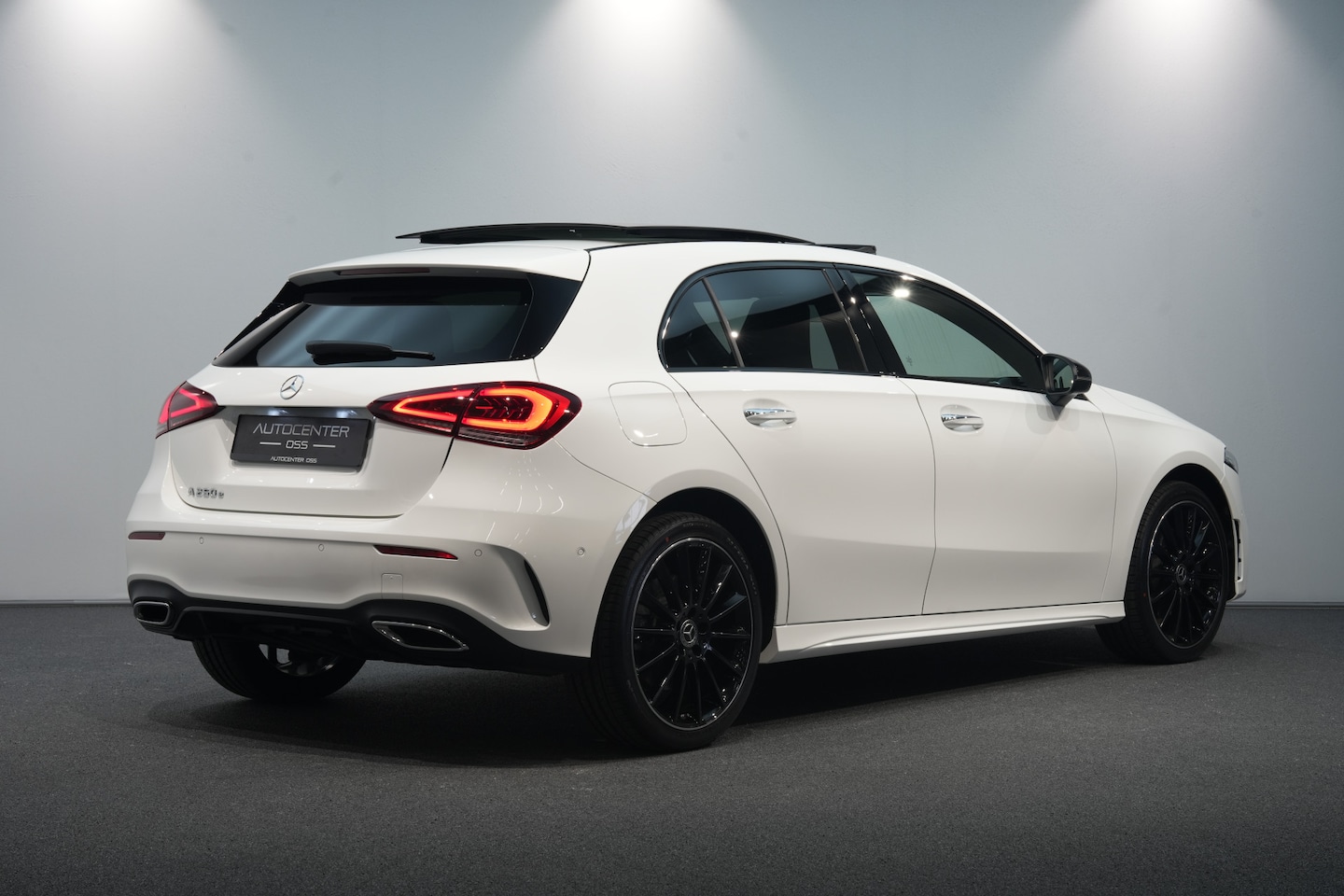 Mercedes-Benz A-klasse - 250 e AMG ✅ Head-Up ✅ Pano ✅ 19" ✅ Camera ✅ Navi ✅ Carplay ✅ BTW - AutoWereld.nl
