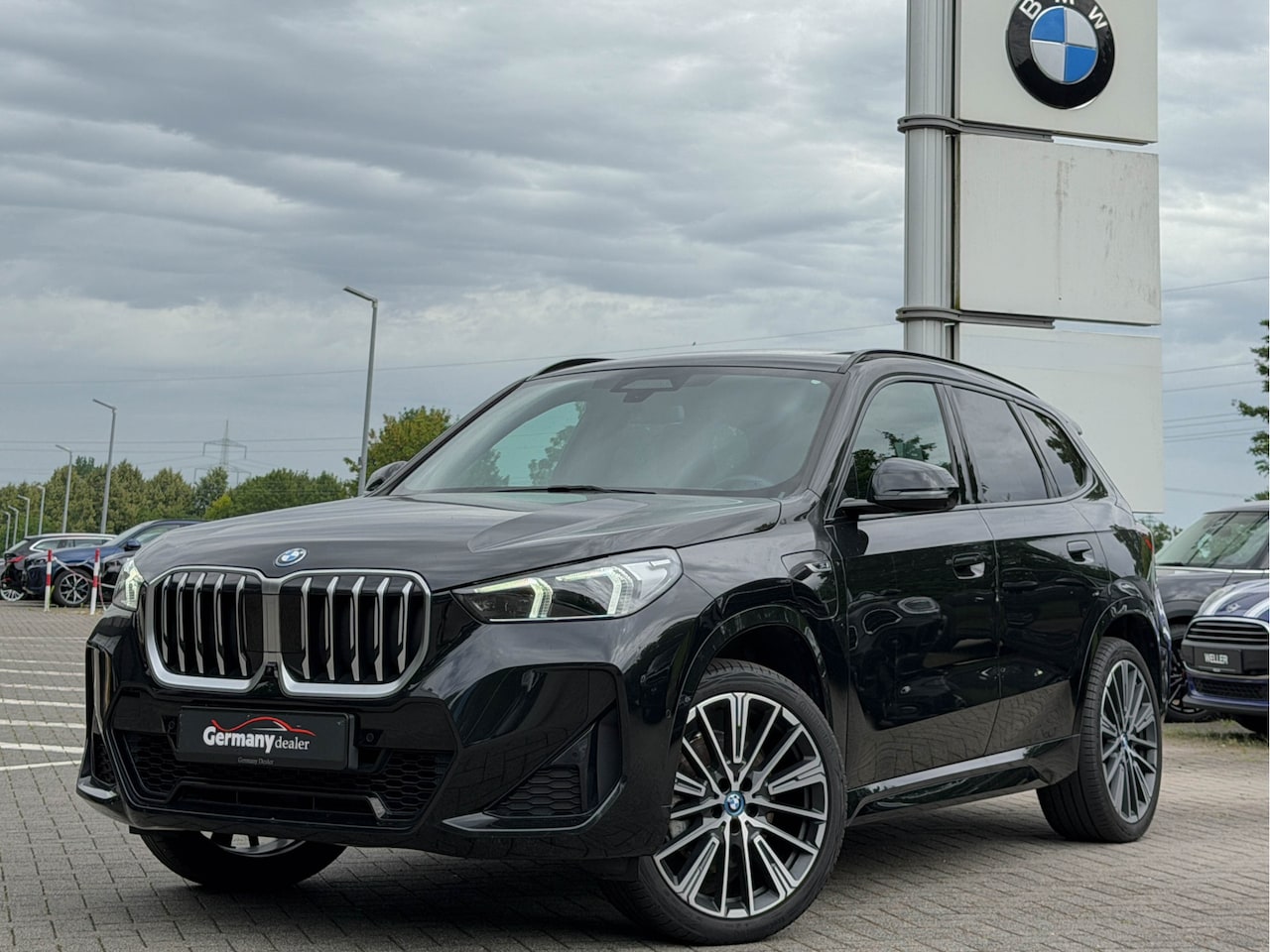 BMW X1 - xDrive30e 326pk M-Sport Pano Tr-Haak H&K Zetels+Memo 20-Inch - AutoWereld.nl