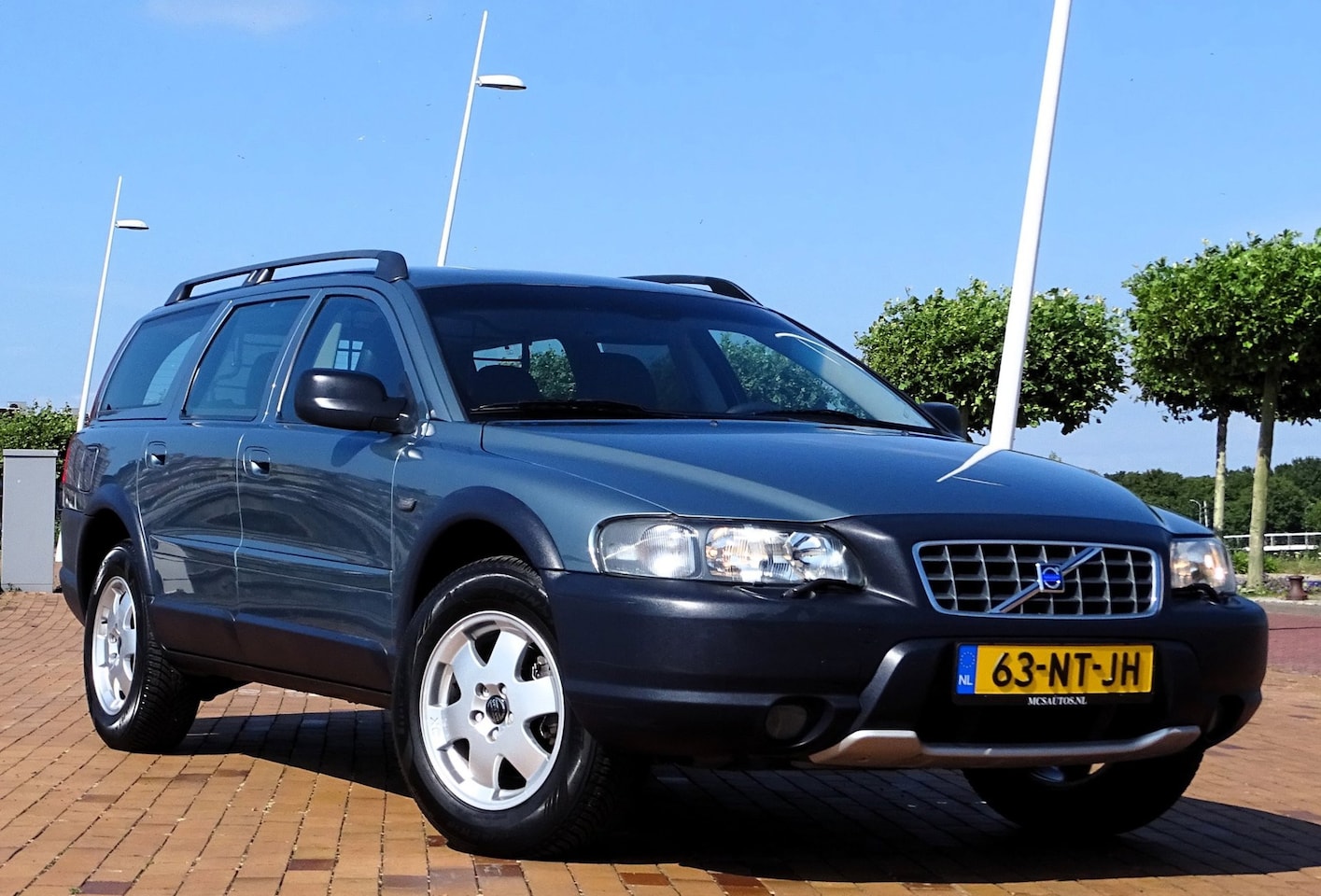 Volvo XC70 - 2.5 T 2e Eig 184dkm NL auto Compleet onderhouden! - AutoWereld.nl