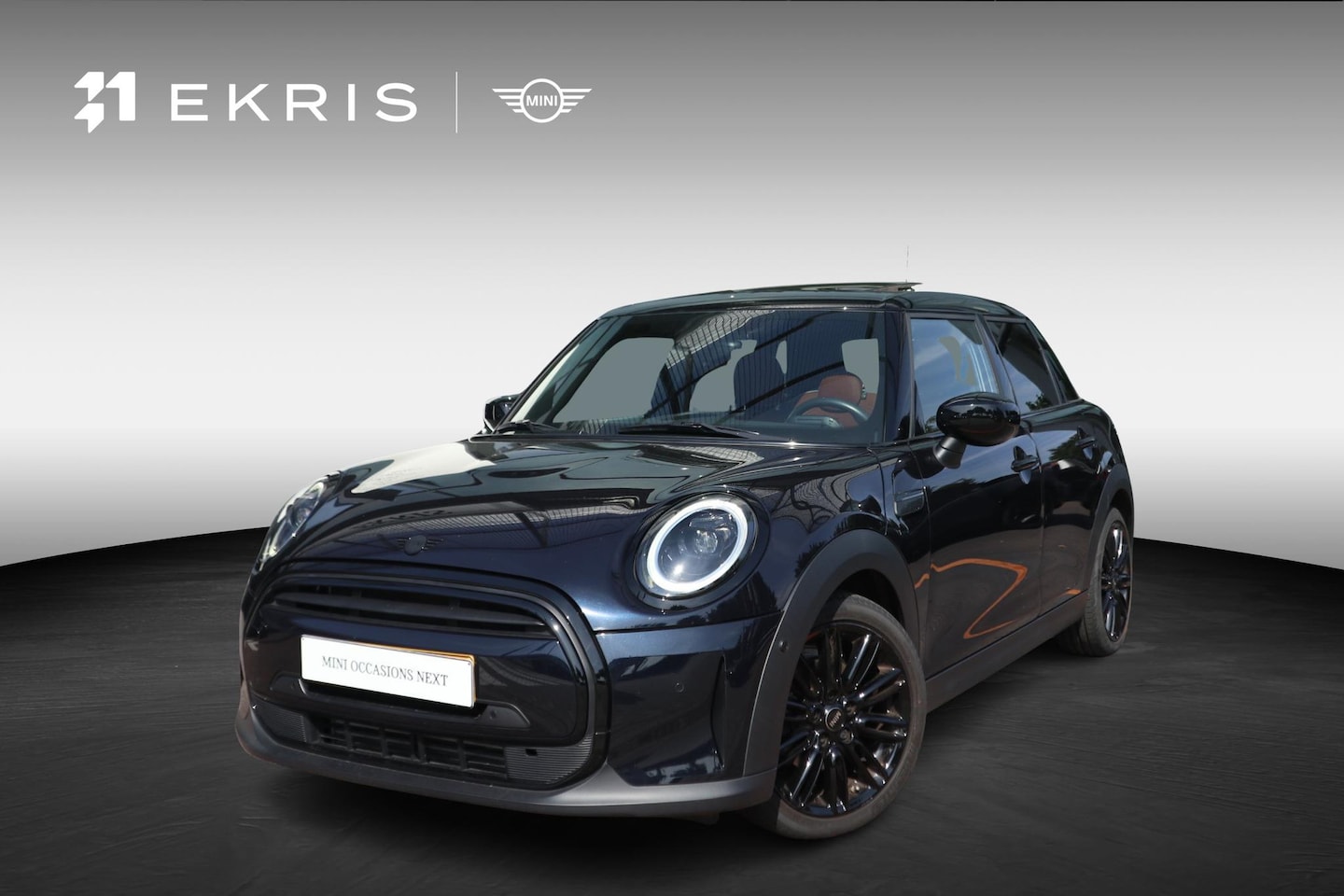 MINI 5-Deurs - Cooper | Stuur- en stoelverwarming | Comfort Acces | Leder | Achteruitrijcamera | Panorama - AutoWereld.nl