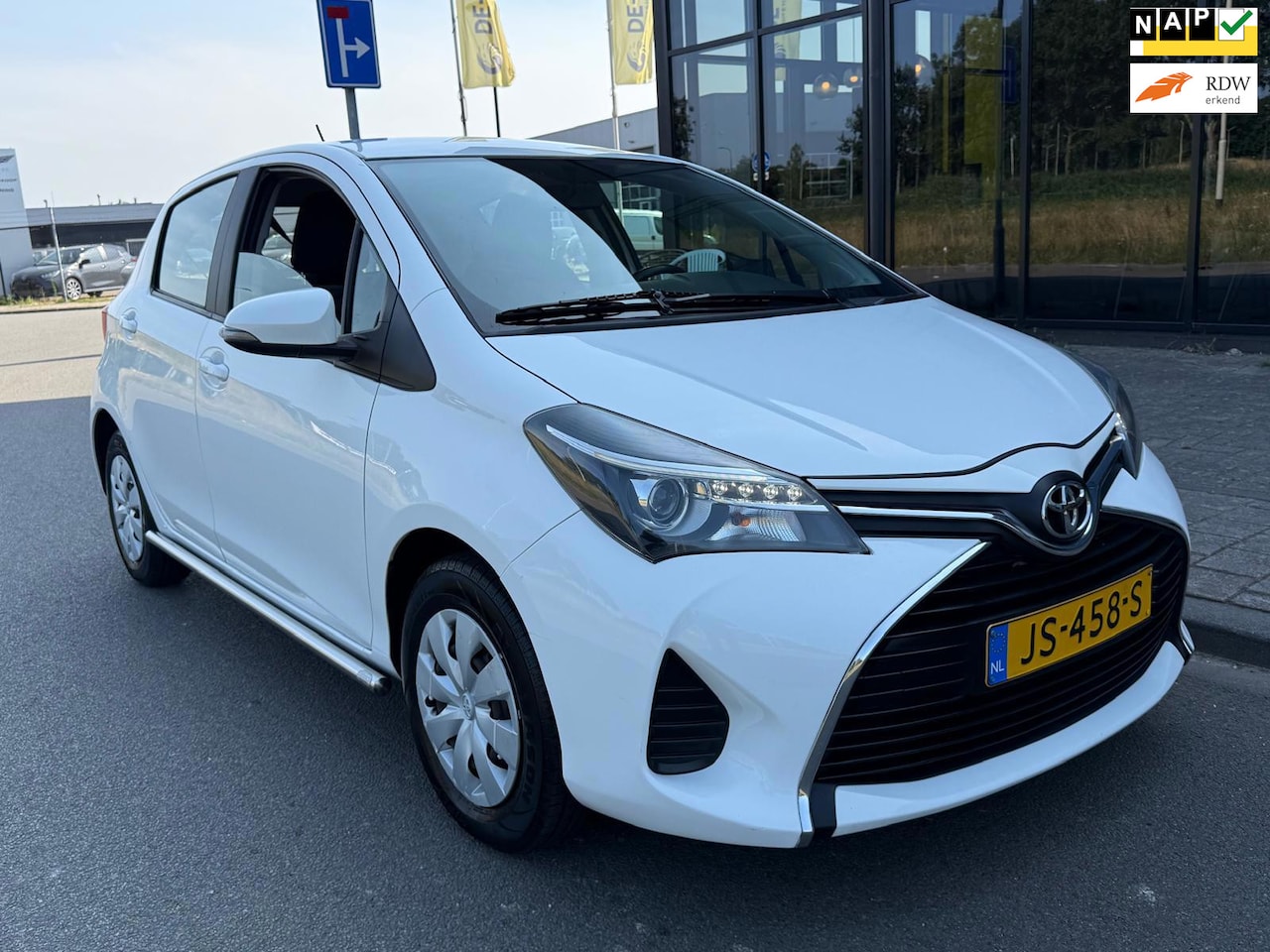 Toyota Yaris - 1.0 VVT-i Aspiration/Navi/camera/Cruise/bleutooth - AutoWereld.nl