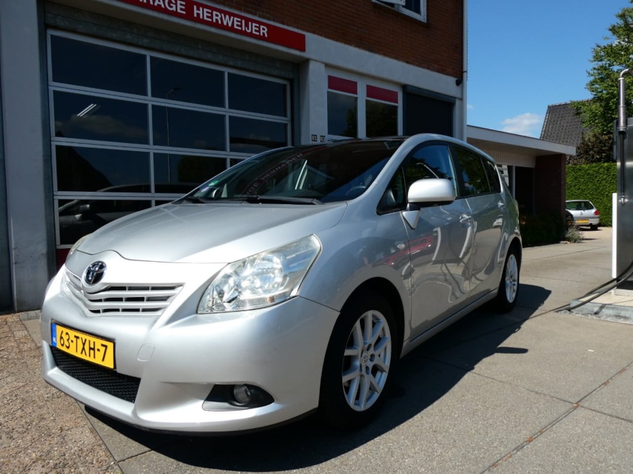 Toyota Verso - 1.8 VVT-I BUSINESS cruise/camera/clima/trekhaak/navi/panodak - AutoWereld.nl