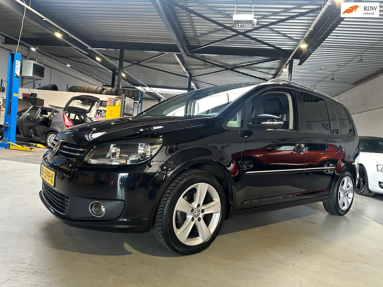 Volkswagen Touran - 1.4 TSI Highline 7persoons/Navi/Dealer onderhouden/Apk nw bij aflevering - AutoWereld.nl
