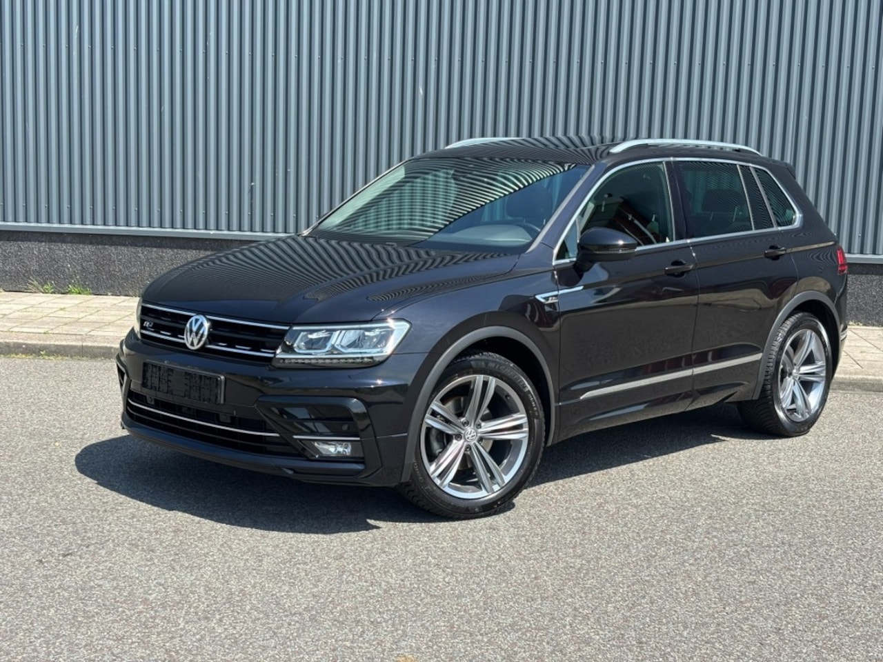 Volkswagen Tiguan - 1.4 TSI, Highline, R-line, Pano/carplay - AutoWereld.nl
