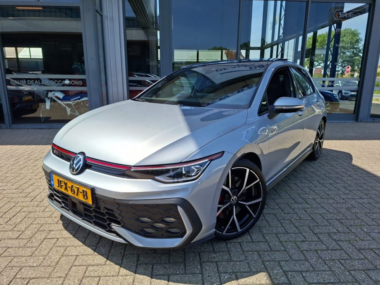 Volkswagen Golf - 2.0 TSI GTI 265PK AUTOMAAT PANO NAVI CAMERA HEAD-UP LMV 19 INCH - AutoWereld.nl
