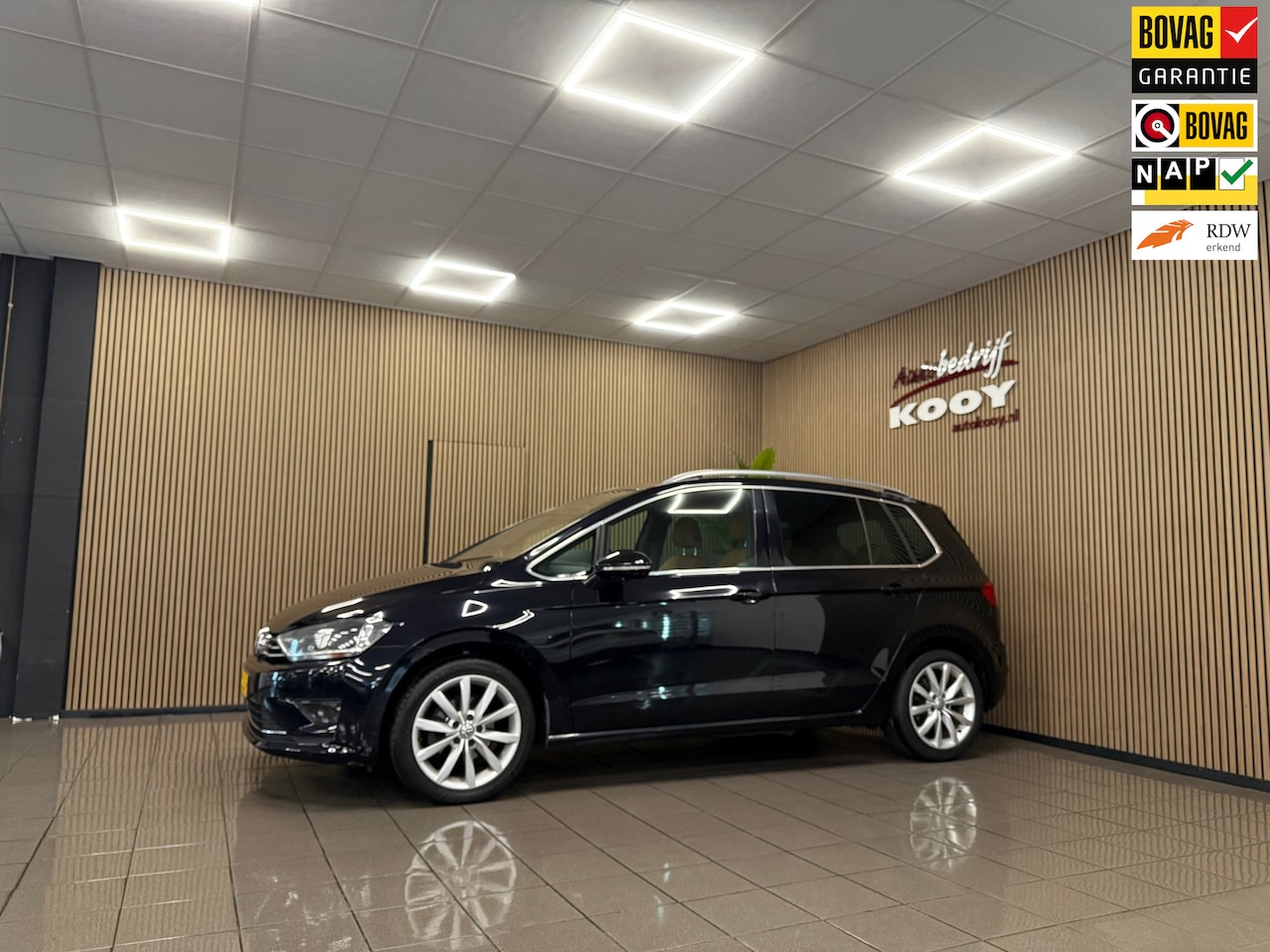 Volkswagen Golf Sportsvan - 1.2 TSI Business Edition * Automaat / 1e Eig / Dealer onderhouden / Trekhaak / NL Auto * - AutoWereld.nl