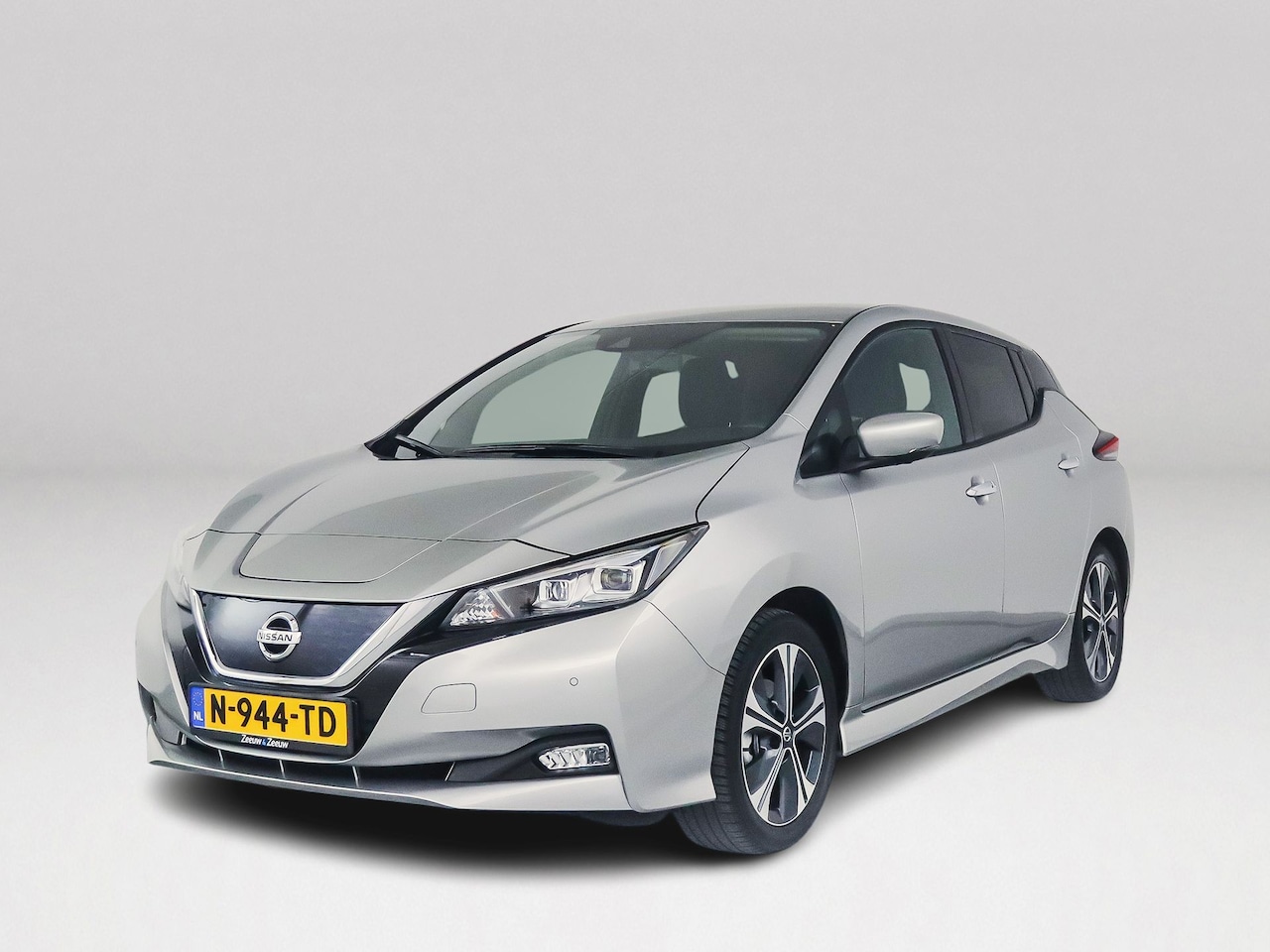 Nissan LEAF - Tekna 40 kWh | 360° camera | Stoelverwarming | Keyless | Extra getint glas - AutoWereld.nl