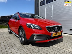 Volvo V40 Cross Country - 1.6 D2 Summum - Pano - Navigatie - Lederen Bekleding - Achteruitrijcamera - Parkeer Assist
