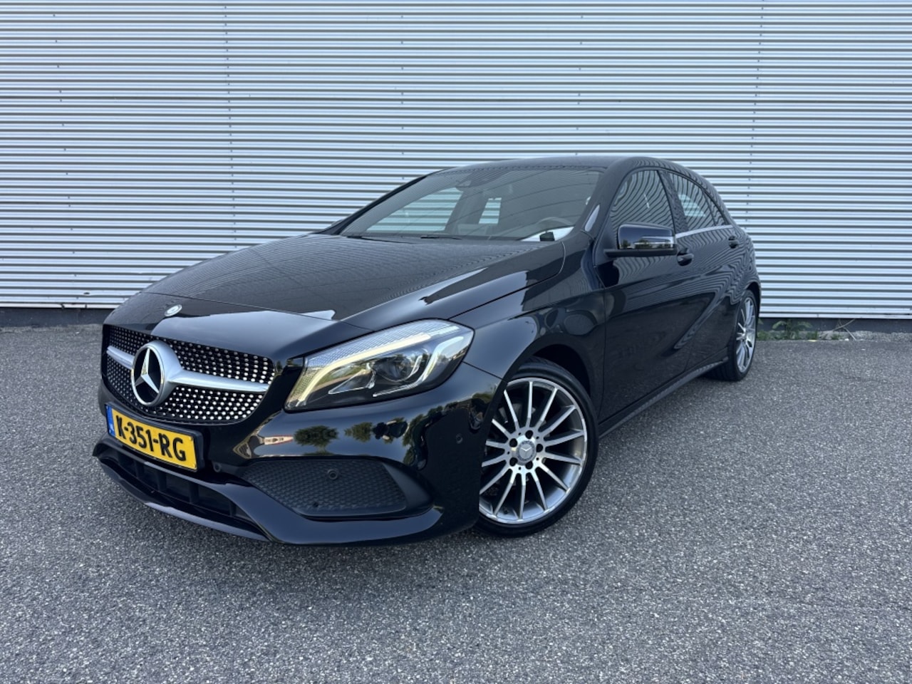 Mercedes-Benz A-klasse - 180 AMG N. Ed. Plus Facelift Automaat Dealer OH 18" LMT - AutoWereld.nl