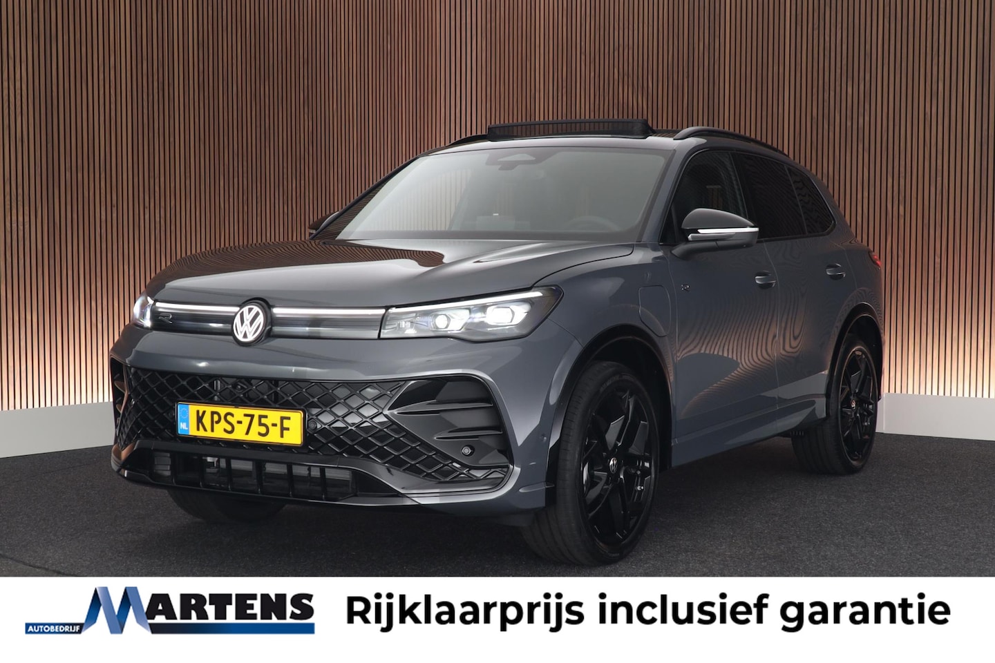 Volkswagen Tiguan - 1.5 eHybrid 272pk R-Line Edition Black Style Leder Trekhaak 360Camera HUD Keyless Massage - AutoWereld.nl