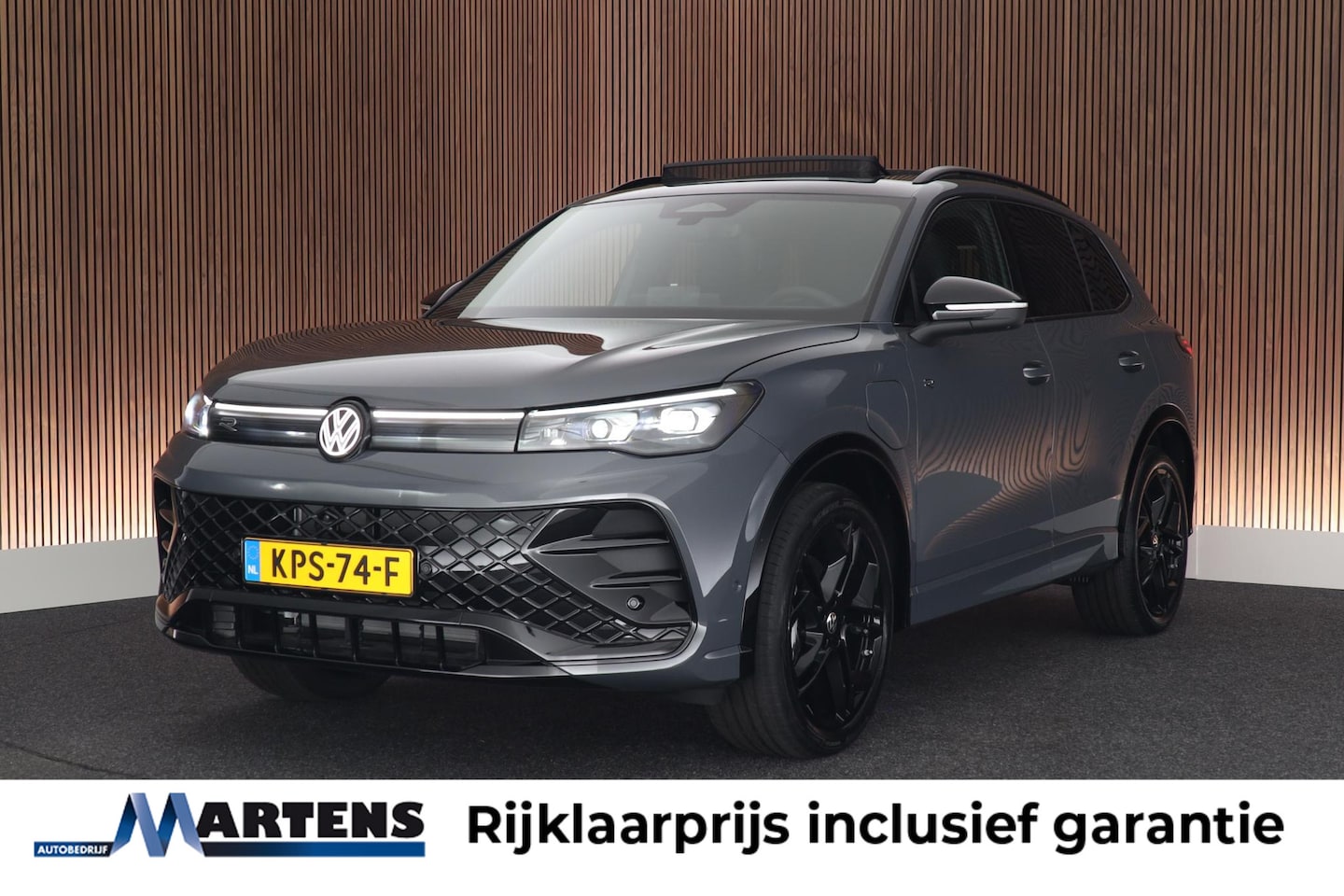 Volkswagen Tiguan - 1.5 eHybrid 272pk R-Line Edition Black Style Leder Trekhaak 360Camera HUD Keyless Massage - AutoWereld.nl