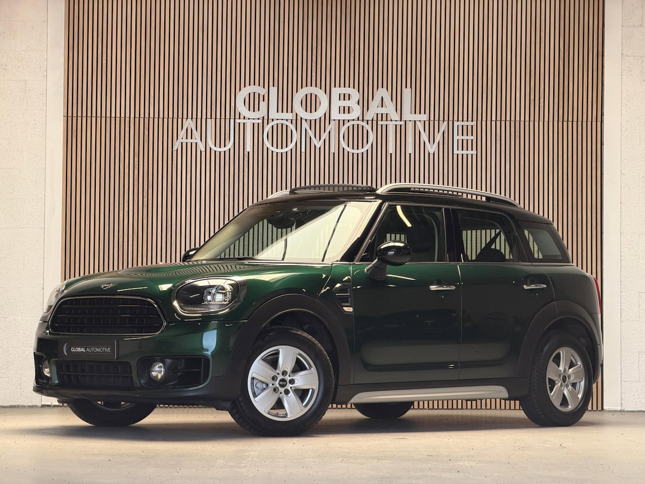 MINI Countryman - 1.5 Cooper - PANORAMADAK - SPORTSTOELEN - NAVI - CAMERA - AutoWereld.nl
