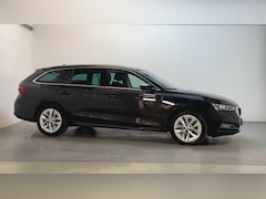 Skoda Octavia Combi - 1.0 e-TSI DSG Business Edition Plus Camera Sfeerverlichting Trekhaak Navigatie Stoelverwar