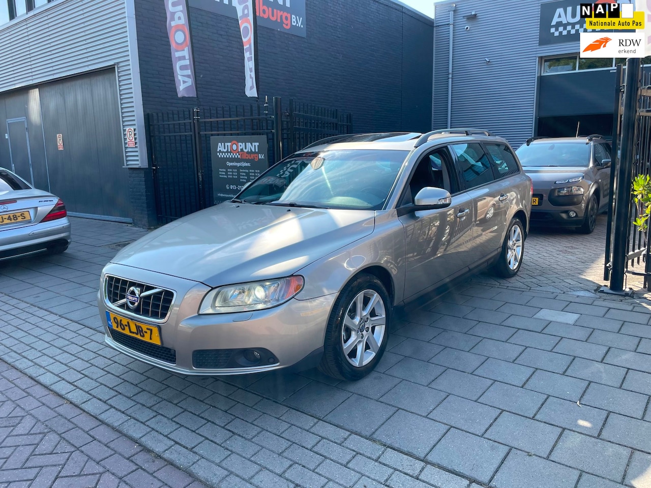 Volvo V70 - 2.0T Kinetic Schuifdak Trekhaak Airco Navi NAP APK - AutoWereld.nl
