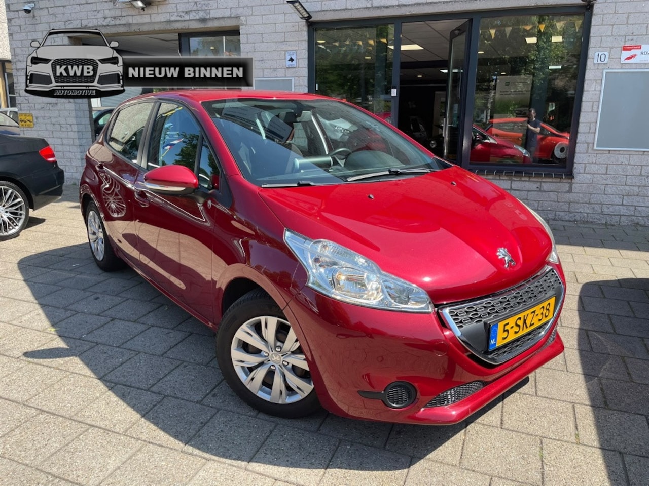 Peugeot 208 - 1.4 VTi 5Drs Airco Nw ketting Carplay Camera - AutoWereld.nl