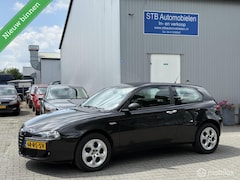 Alfa Romeo 147 - 1.6 Veloce Distinctive slechts 72.929 km