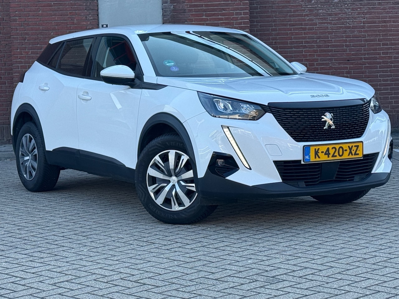 Peugeot 2008 - 1.2 PureTech Blue|NAVI|CRUISE|PDC|INCL.BTW|LANE-ASSIST|GOED ONDERHOUDEN| - AutoWereld.nl