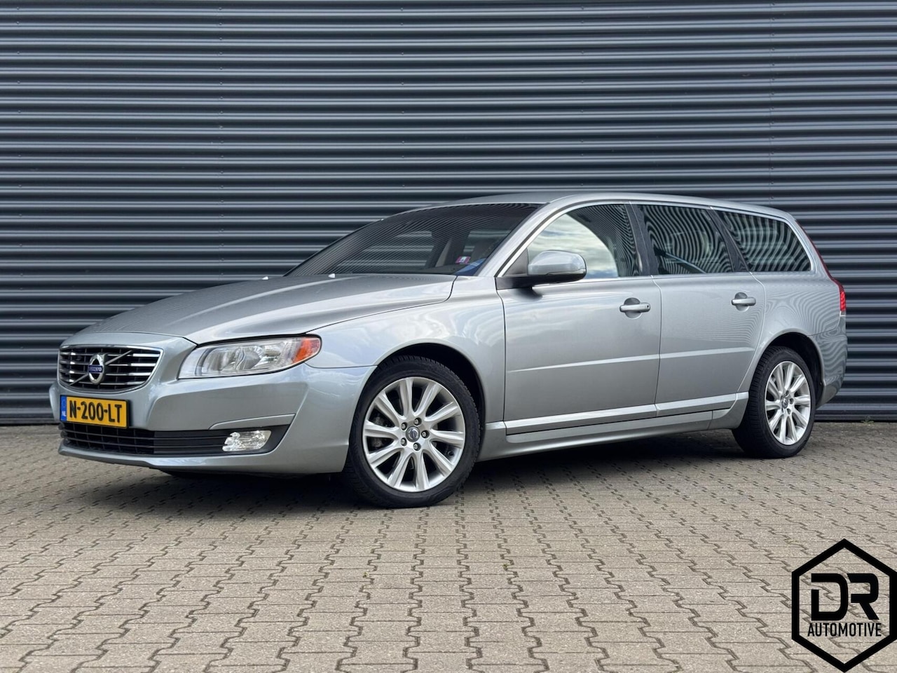 Volvo V70 - 2.0 T5 AUTOMAAT |NWE DISTRIBUTIE|LEDER|APK 07-2027 - AutoWereld.nl