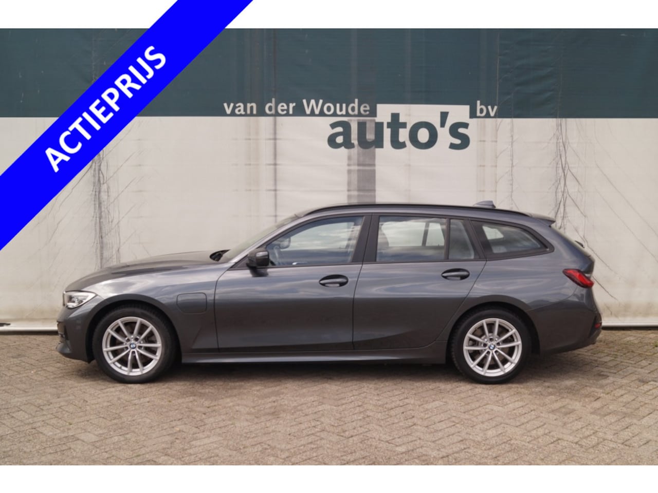 BMW 3-serie Touring - 320e PHEV Business Edition Plus -LEER-ECC-NAVI- - AutoWereld.nl