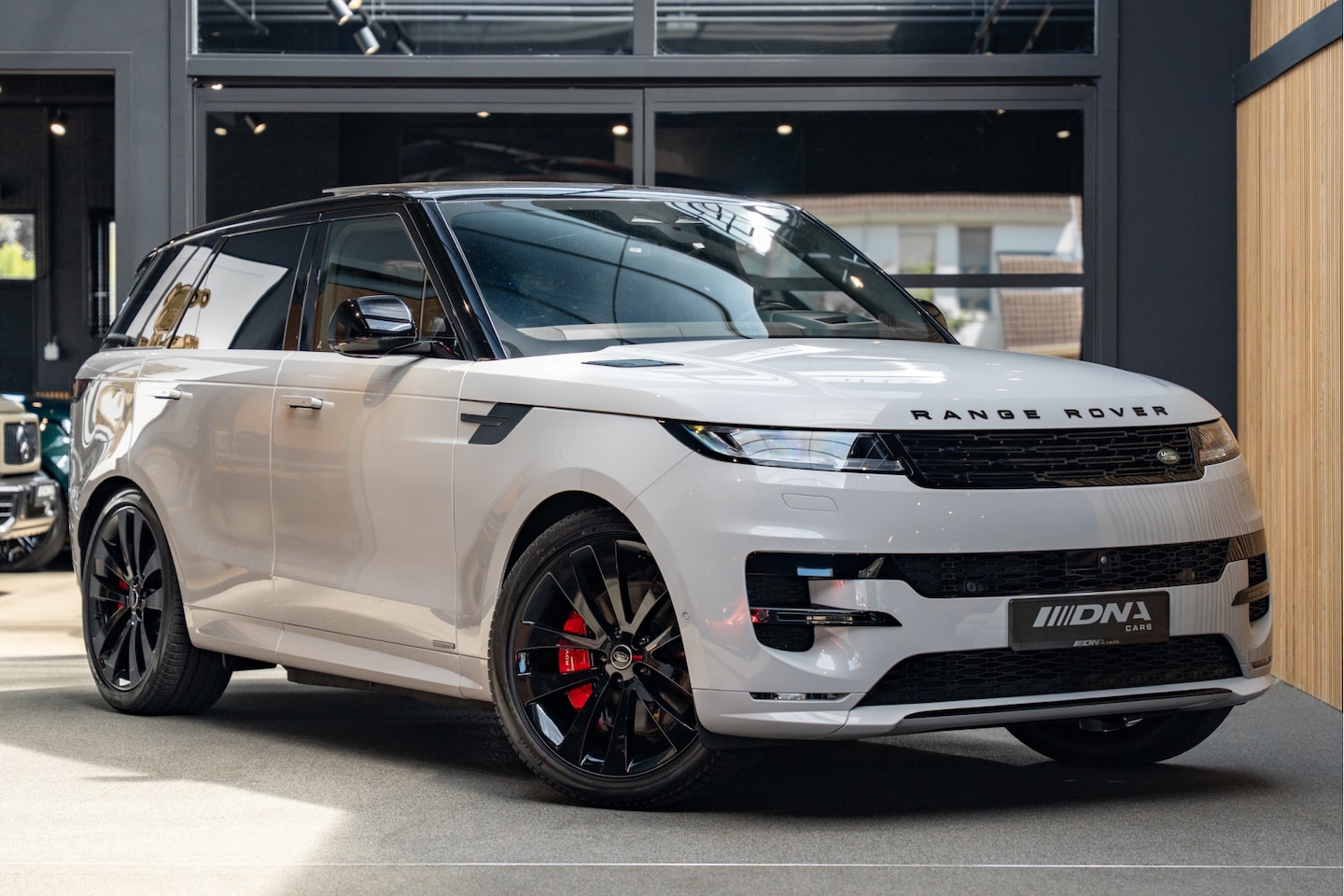 Land Rover Range Rover Sport - P550e Autobiography Koelbox Pano 3.0 P550e Autobiography PHEV - AutoWereld.nl