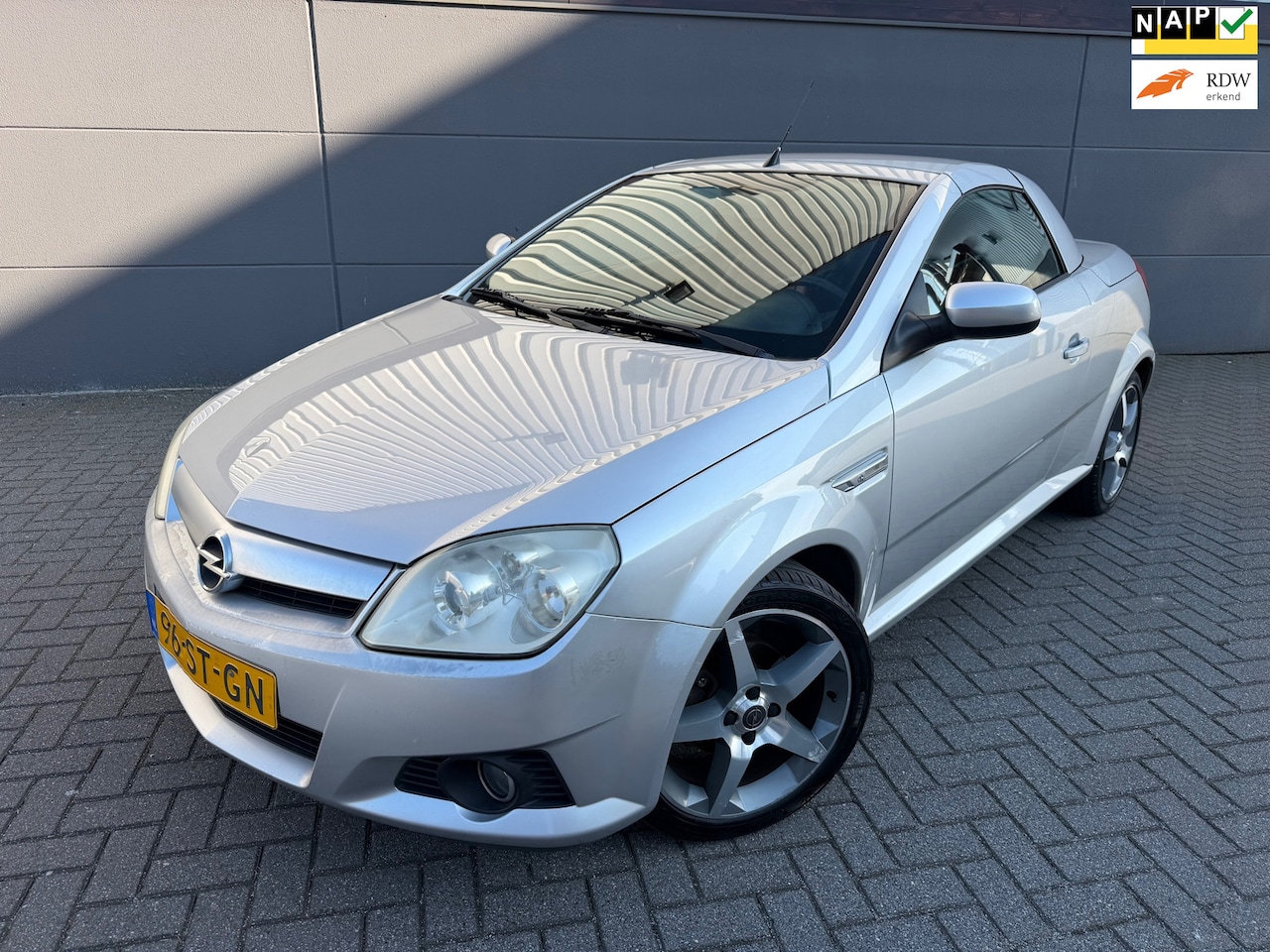Opel Tigra TwinTop - 1.4-16V Sport*Airco*Cruise*Velgen*Leer*Elkt-Ramen*Verwarmde voorstoelen - AutoWereld.nl