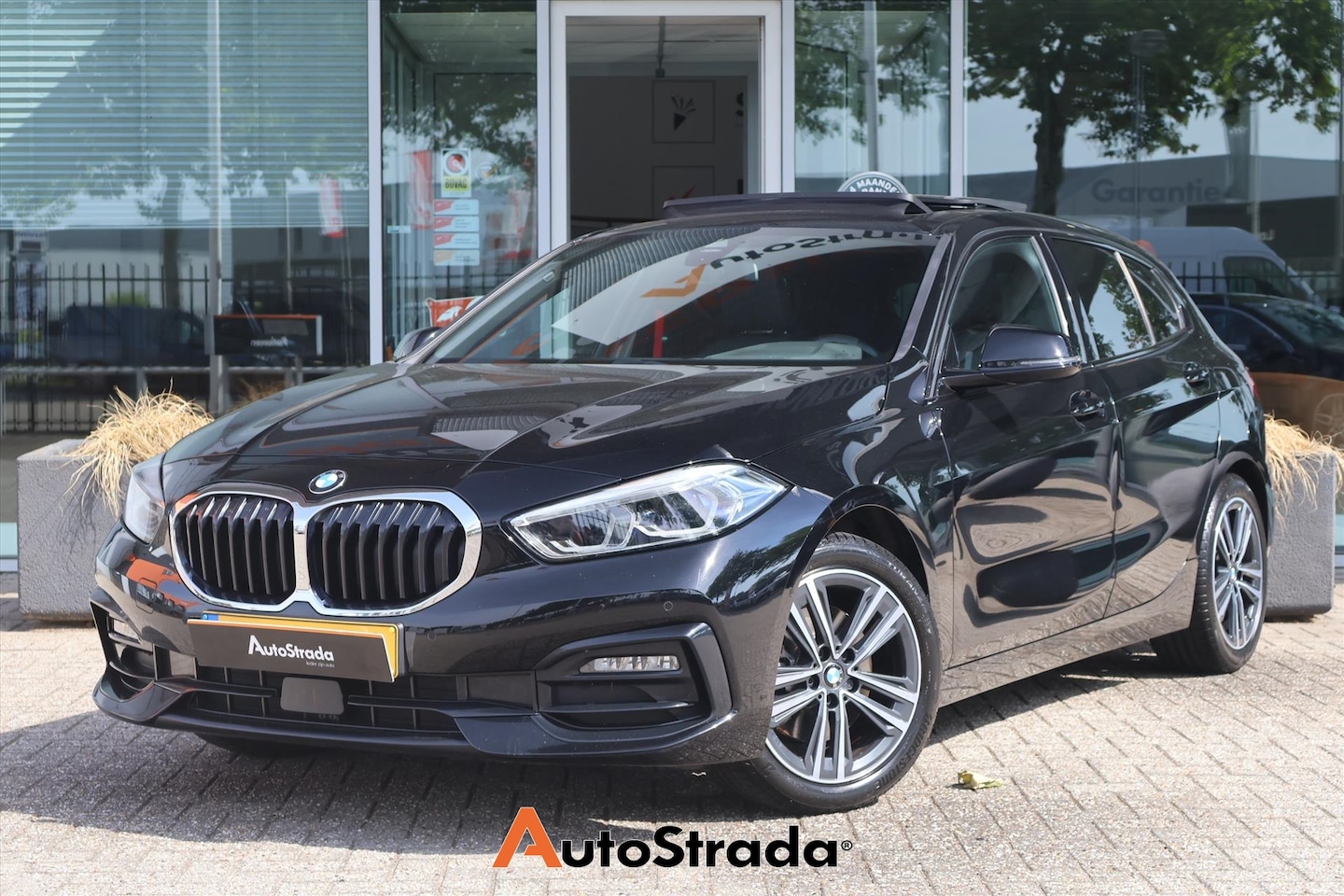 BMW 1-serie - (f40) 118i Sport Edition 136pk | Pano | Camera | LED | Virtual | Stoelverwarming | Carplay - AutoWereld.nl