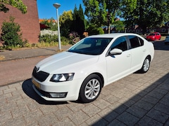 Skoda Octavia - 1.2 TSI Greentech Active NW APK Sedan Snow White