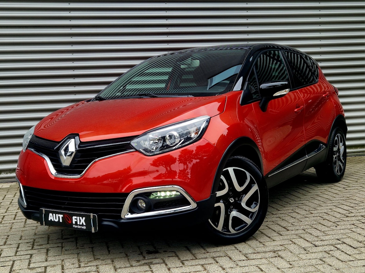 Renault Captur - 1.2 TCe Helly Hansen / Automaat / Nieuwe ketting / Trekhaak - AutoWereld.nl