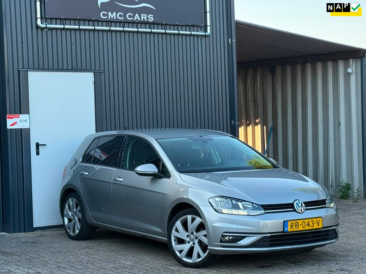 Volkswagen Golf - 1.0 TSI Comfortline 18INCH//AAC//Carplay//Trekhaak!! - AutoWereld.nl