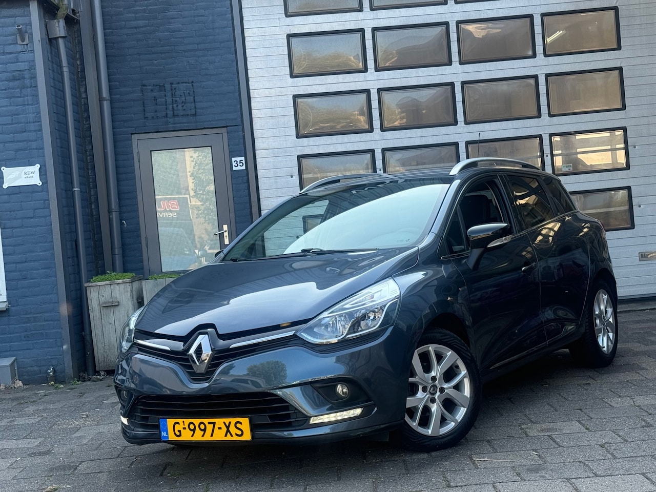 Renault Clio Estate - 0.9 TCe Limited | Airco | Navi | Cruise | PDC | N.A.P - AutoWereld.nl