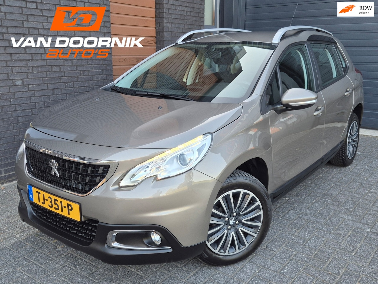 Peugeot 2008 - 1.2 PureTech Active 110PK Automaat/Navigatie/Dealer onderhouden! - AutoWereld.nl