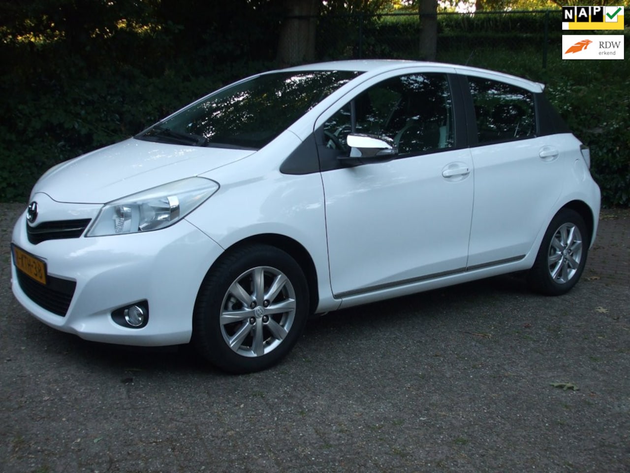 Toyota Yaris - 1.0 VVT-i Trend clima luxe uitvoering NL auto 5 deurs wit - AutoWereld.nl