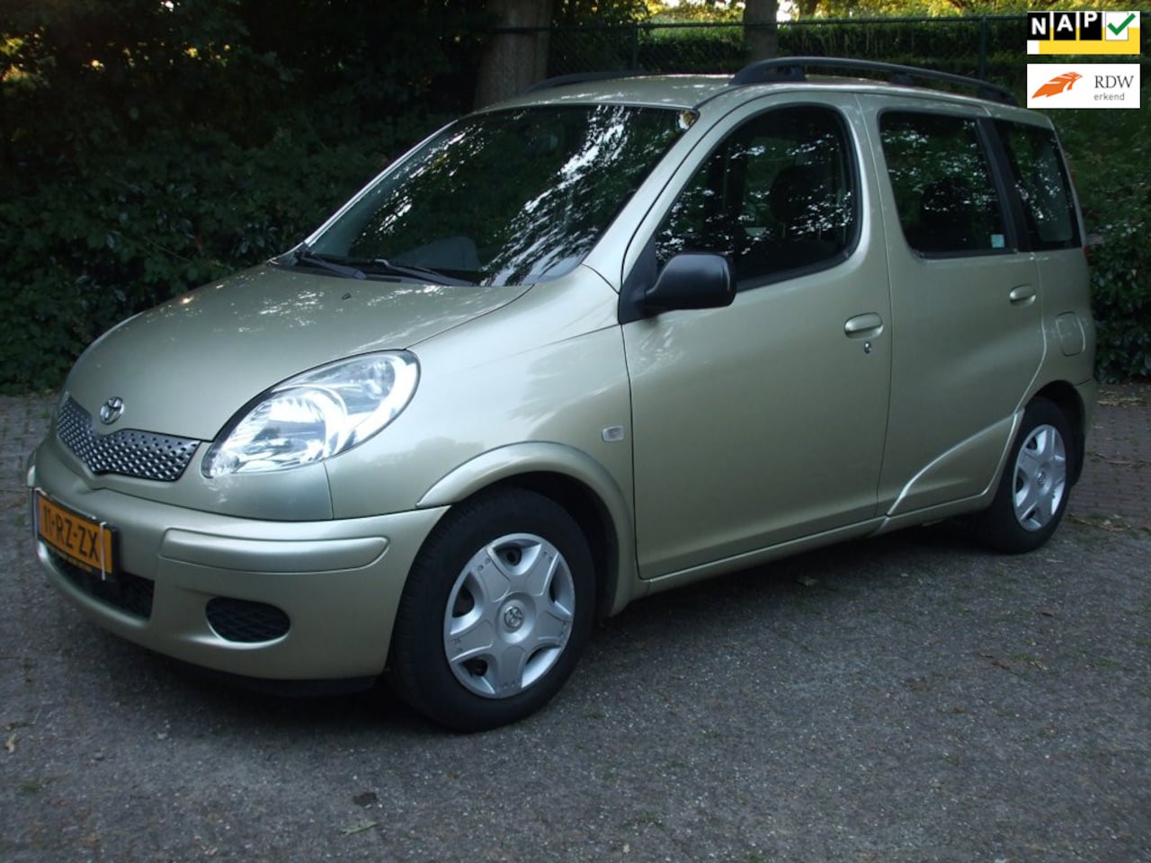 Toyota Yaris Verso - 1.3 VVT-i Sol airco nwe APK 11-2005 NL auto - AutoWereld.nl