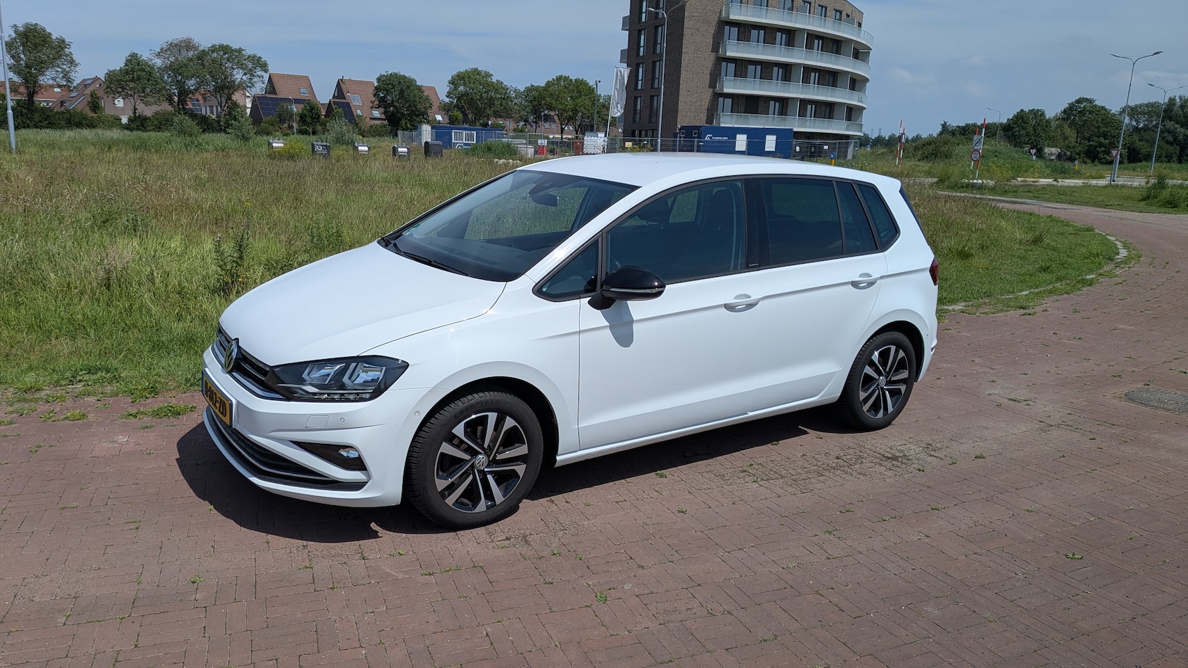 Volkswagen Golf Sportsvan - 1.0 TSI Highline - AutoWereld.nl