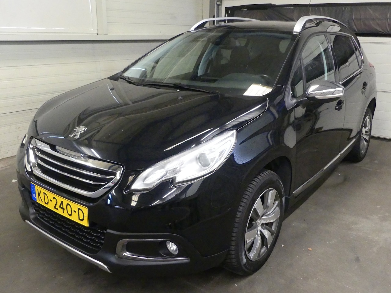 Peugeot 2008 - 1.2 PureTech Allure - Mooie Auto - Weinig Km Nap - AutoWereld.nl