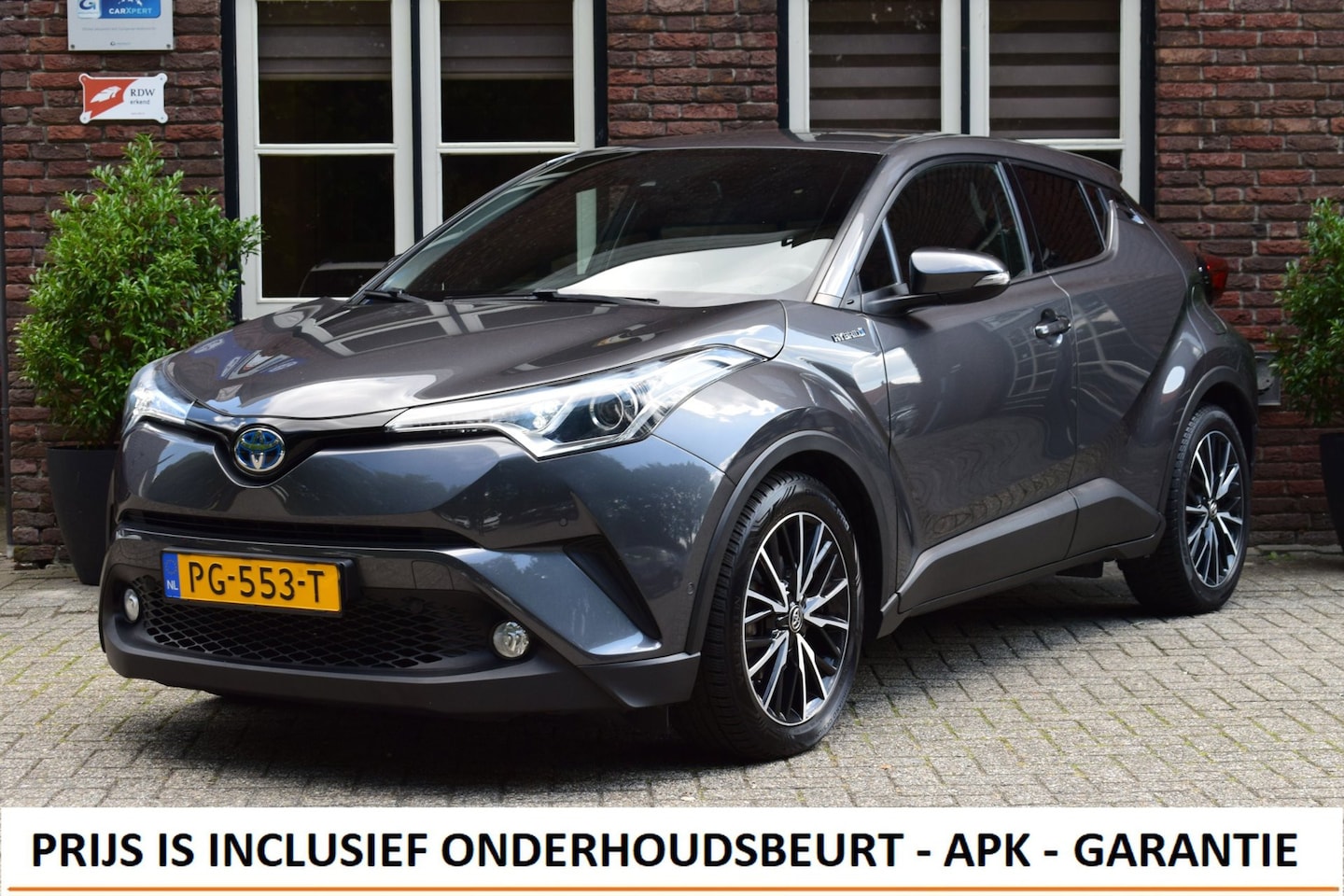 Toyota C-HR - 1.8 Hybrid Executive Camera | Keyless | Stoelverwarming - AutoWereld.nl