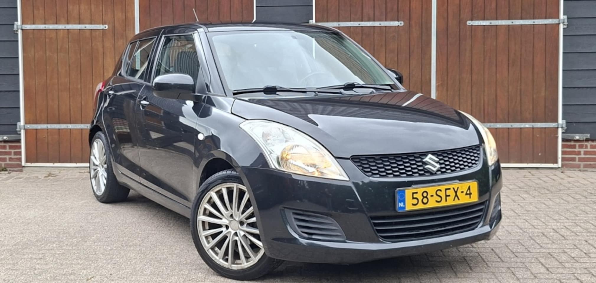 Suzuki Swift - 1.2 Comfort EASSS | Nieuwe koppeling | Trekhaak | Stoelverwarmin - AutoWereld.nl