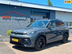 Volkswagen Tiguan - 1.5 eHybrid R-Line pano trekh 1EIG 272PK NL-auto 20"