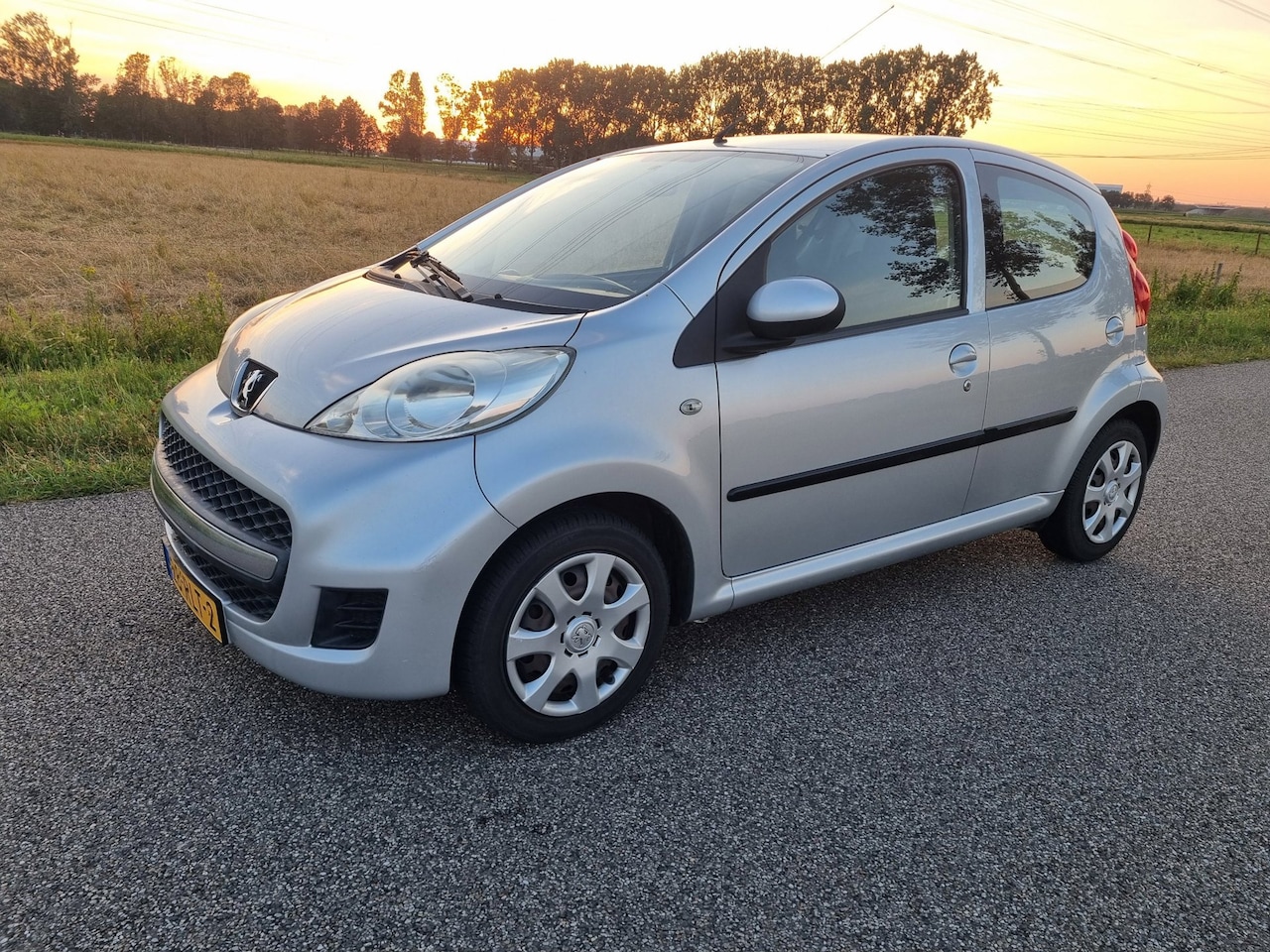 Peugeot 107 - 1.0-12V XS 5 Deurs Airco. - AutoWereld.nl