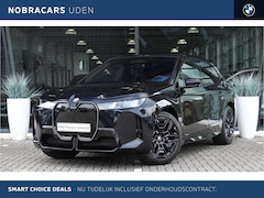 BMW iX - xDrive60 M Sport / Panoramadak Sky Lounge / Parking Assistant Professional / Adaptieve LED