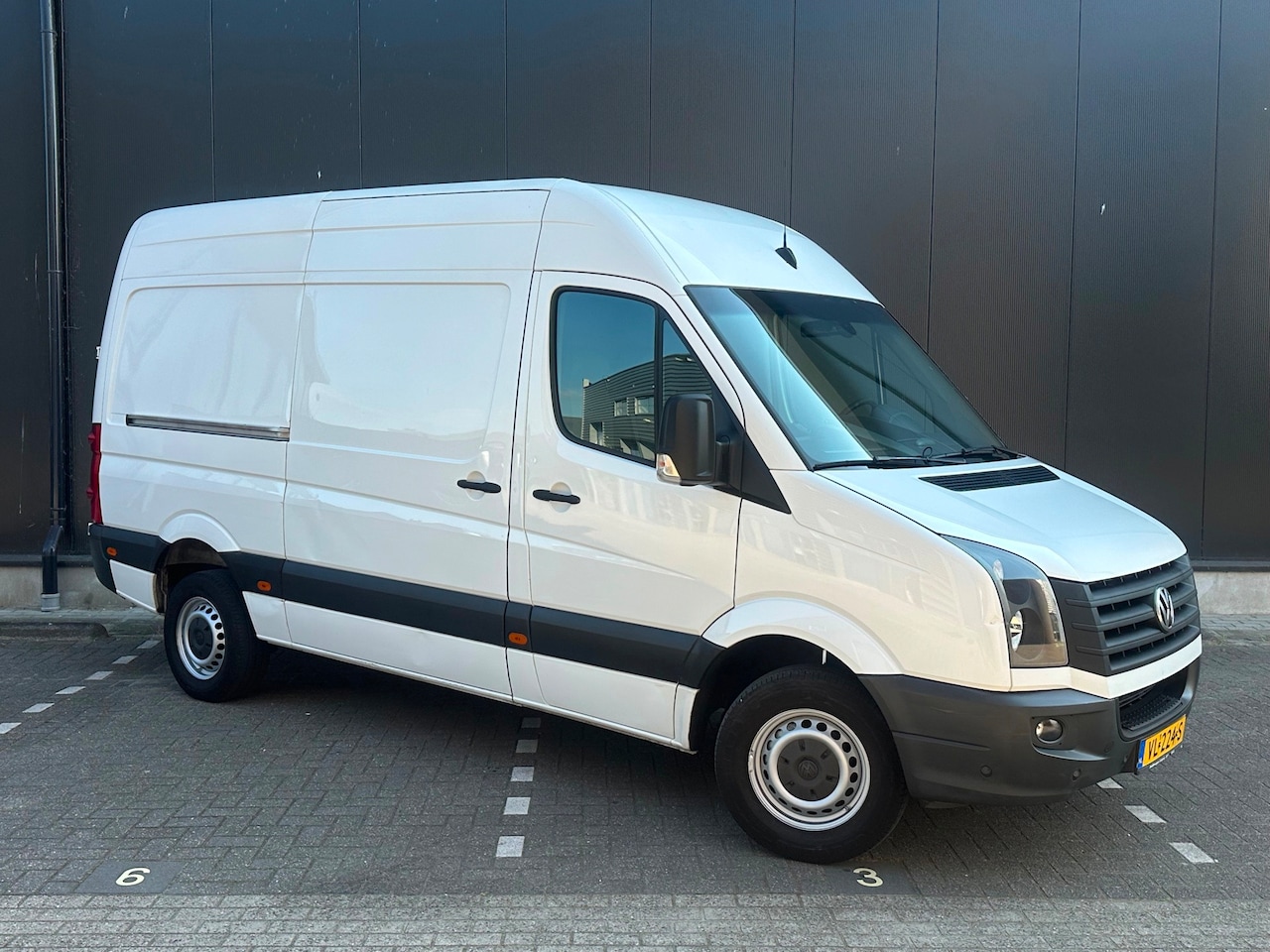 Volkswagen Crafter - 46 2.0 TDI L2H1* Airco* Navi* N.A.P.!! - AutoWereld.nl