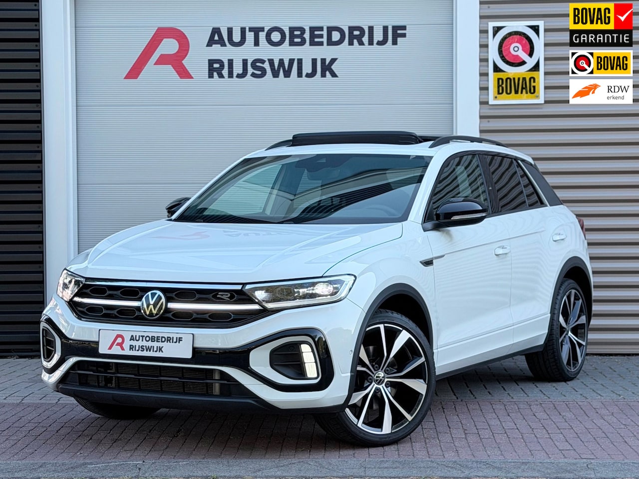 Volkswagen T-Roc - 1.5 TSI 3xR-Line Pano/IQ.Light/Keyless/Camera - AutoWereld.nl