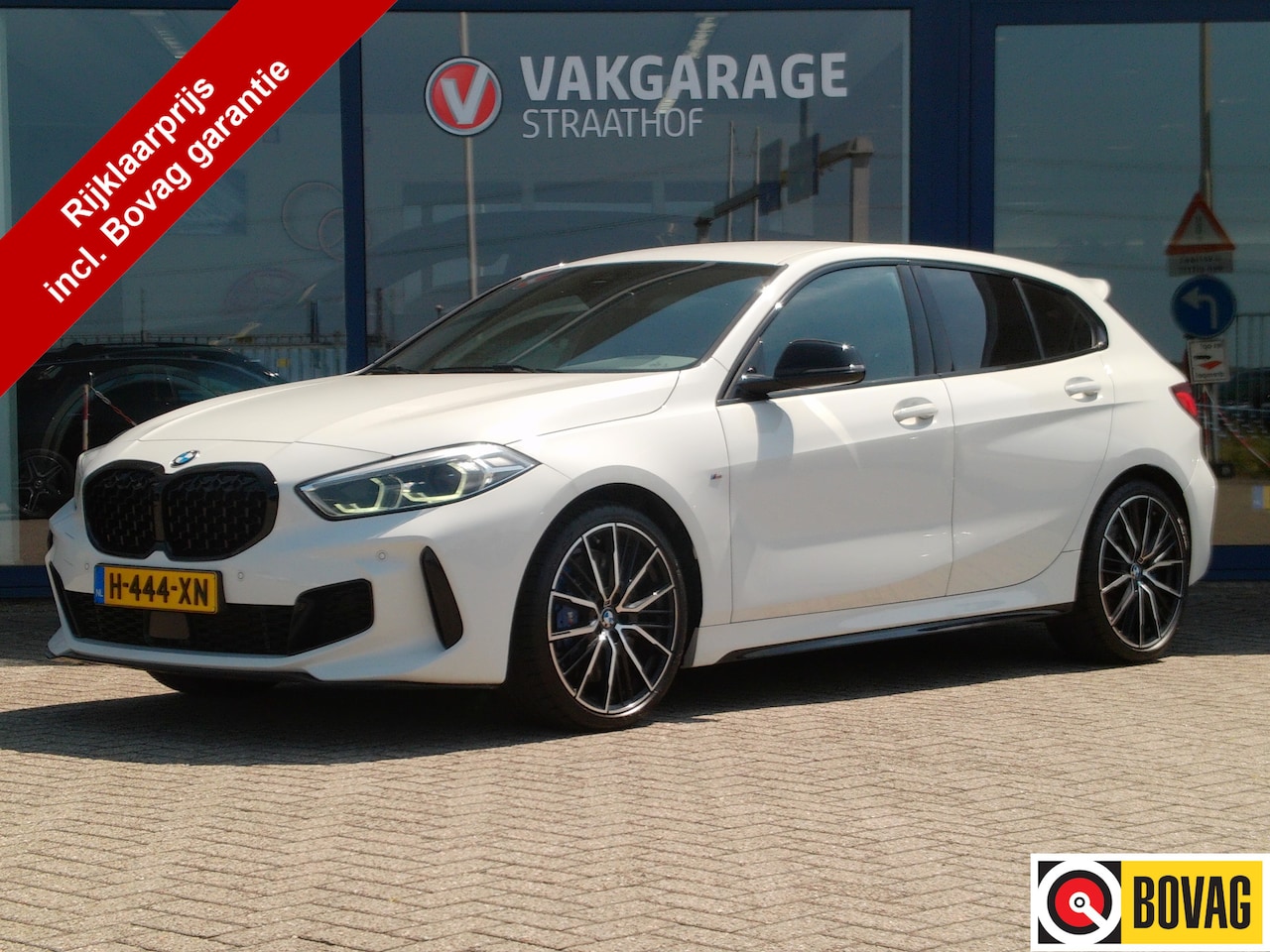BMW 1-serie - M135i xDrive Executive Edition M135i xDrive Executive Edition 306 PK, Full LED / Carplay / PDC / Stoelverwarming / 19' M - AutoWereld.nl
