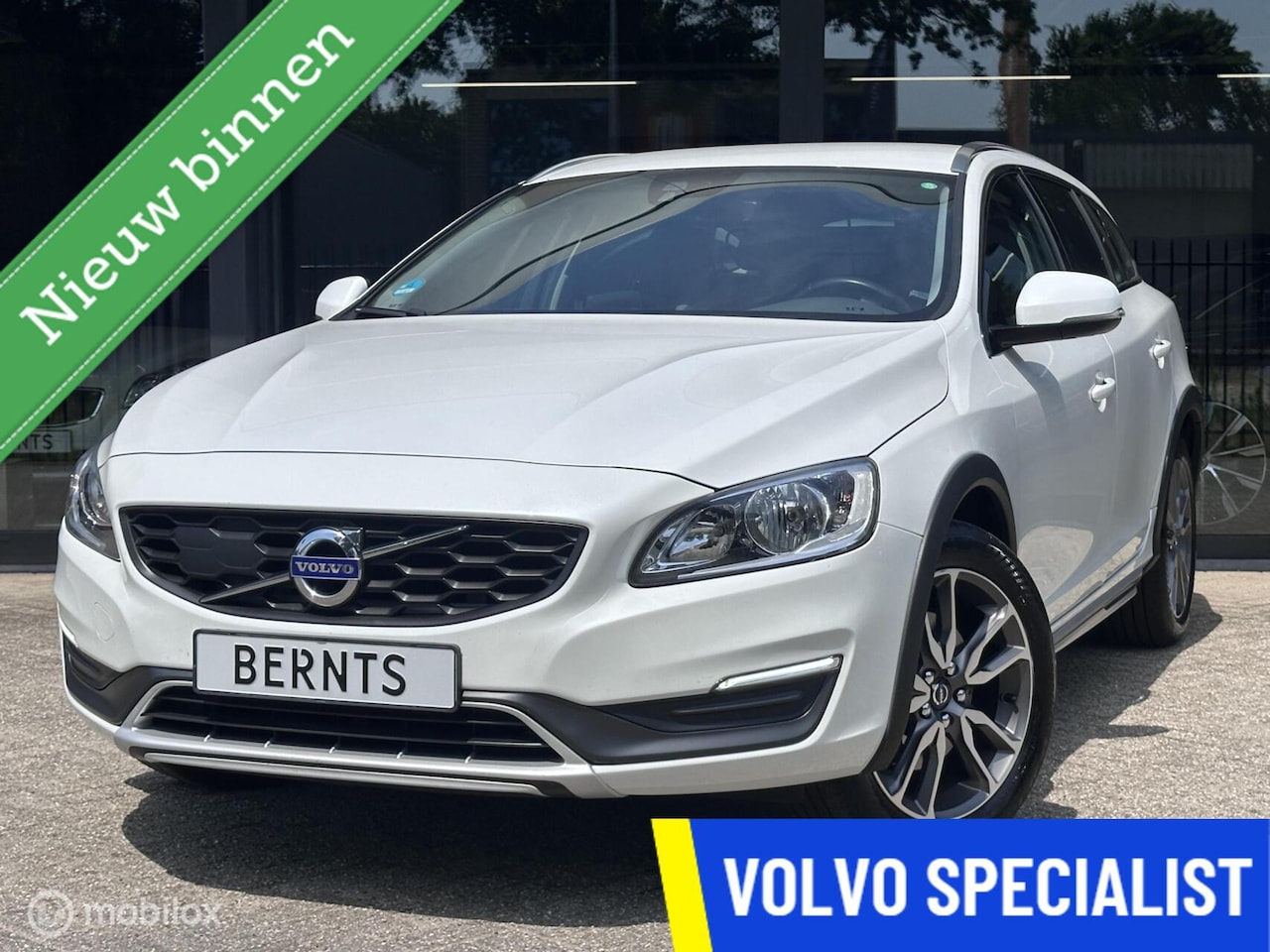 Volvo V60 Cross Country - D4 Summum|Standkachel|Navi|Trekhaak|Stoelverwarming - AutoWereld.nl
