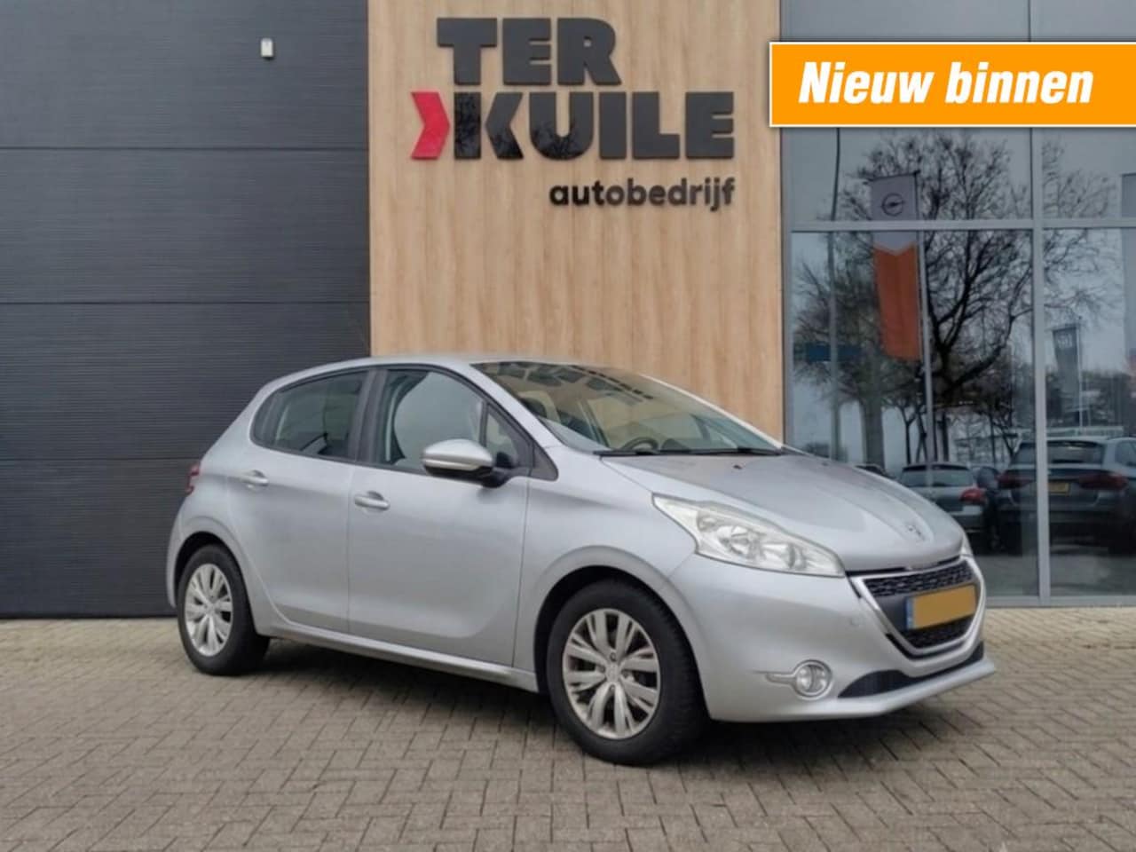 Peugeot 208 - 1.2 VTI ALLURE 2014 A/C 5Drs 1e Eigenaar! - AutoWereld.nl