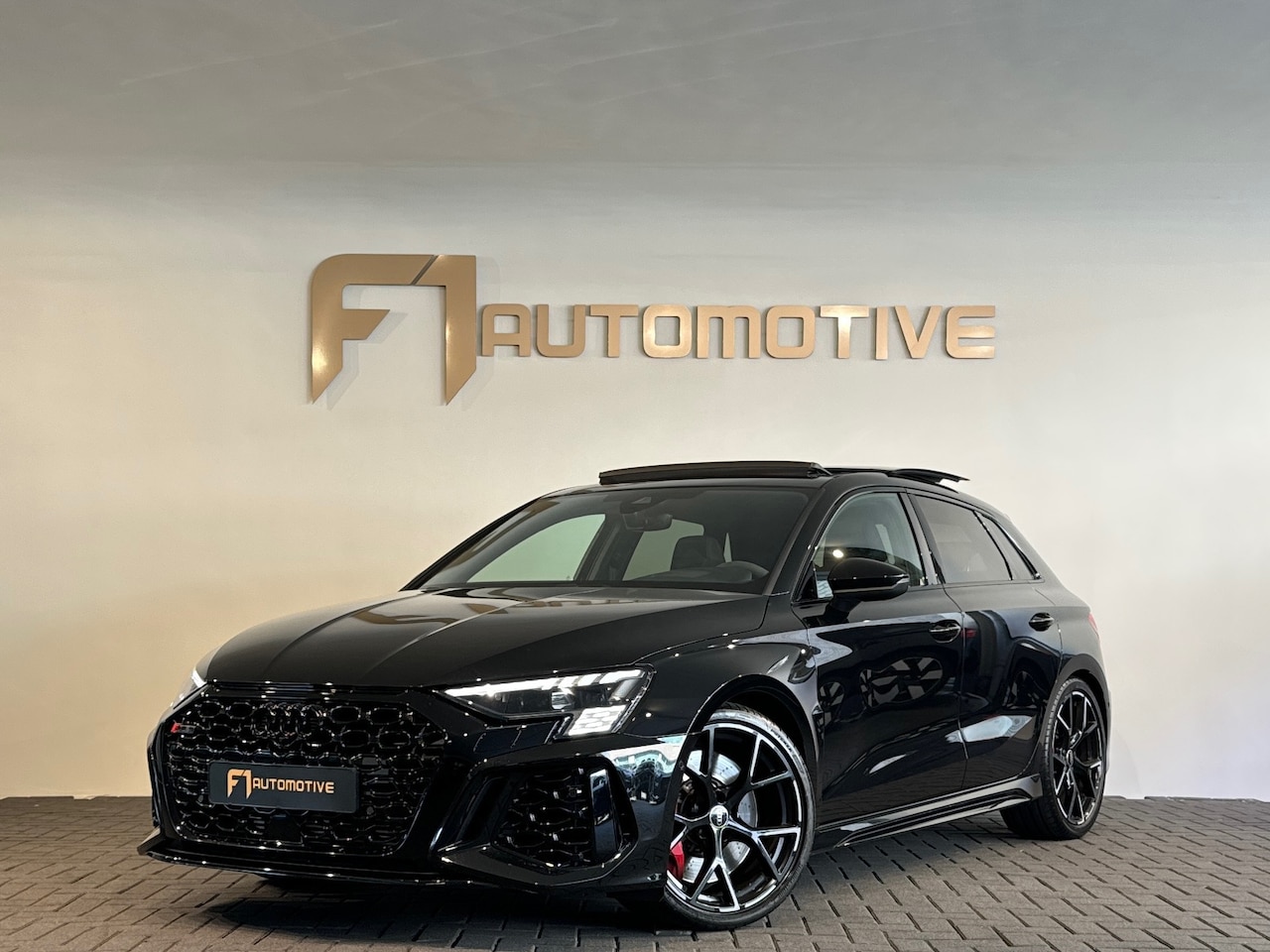 Audi RS3 - Sportback 2.5 TFSI quattro Pano|HuD|Memory|Massage - AutoWereld.nl
