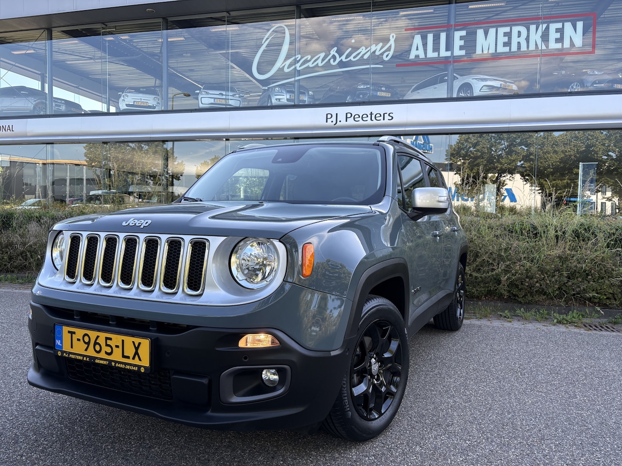 Jeep Renegade - 1.4 MultiAir Limited Airco - Cruise control - Parkeersensoren - Dakrails - Navigatie - Stu - AutoWereld.nl