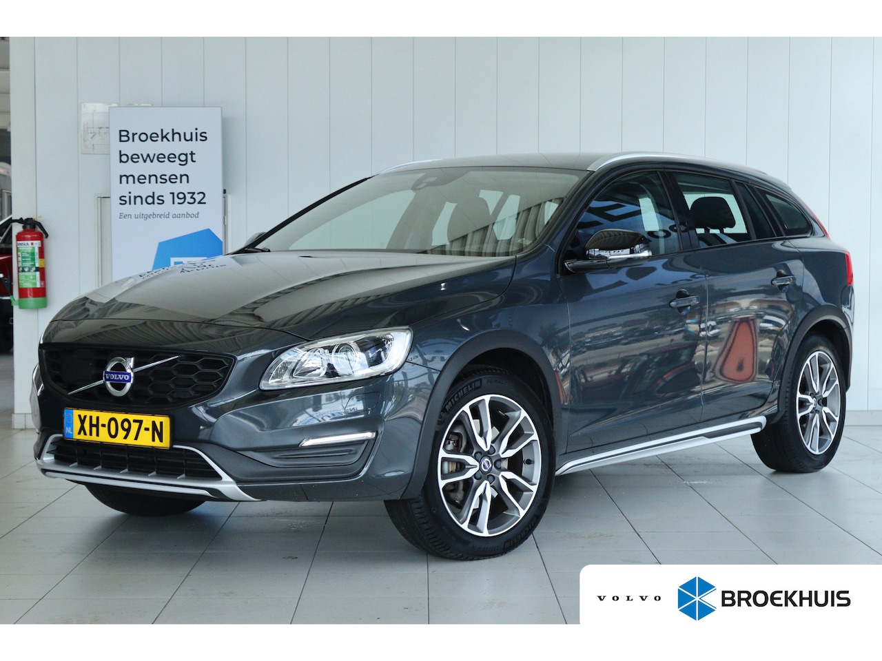 Volvo V60 Cross Country - 2.0 T5 Polar+ | Cruise Control | Trekhaak | Stoel+Stuurverwarming | Navi | Climate | Senso - AutoWereld.nl